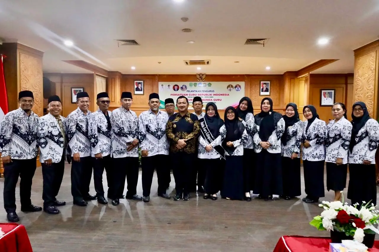 Bupati PPU Hadiri Pelantikan Pengurus PGRI, Tegaskan Komitmen Tingkatkan Mutu Pendidikan