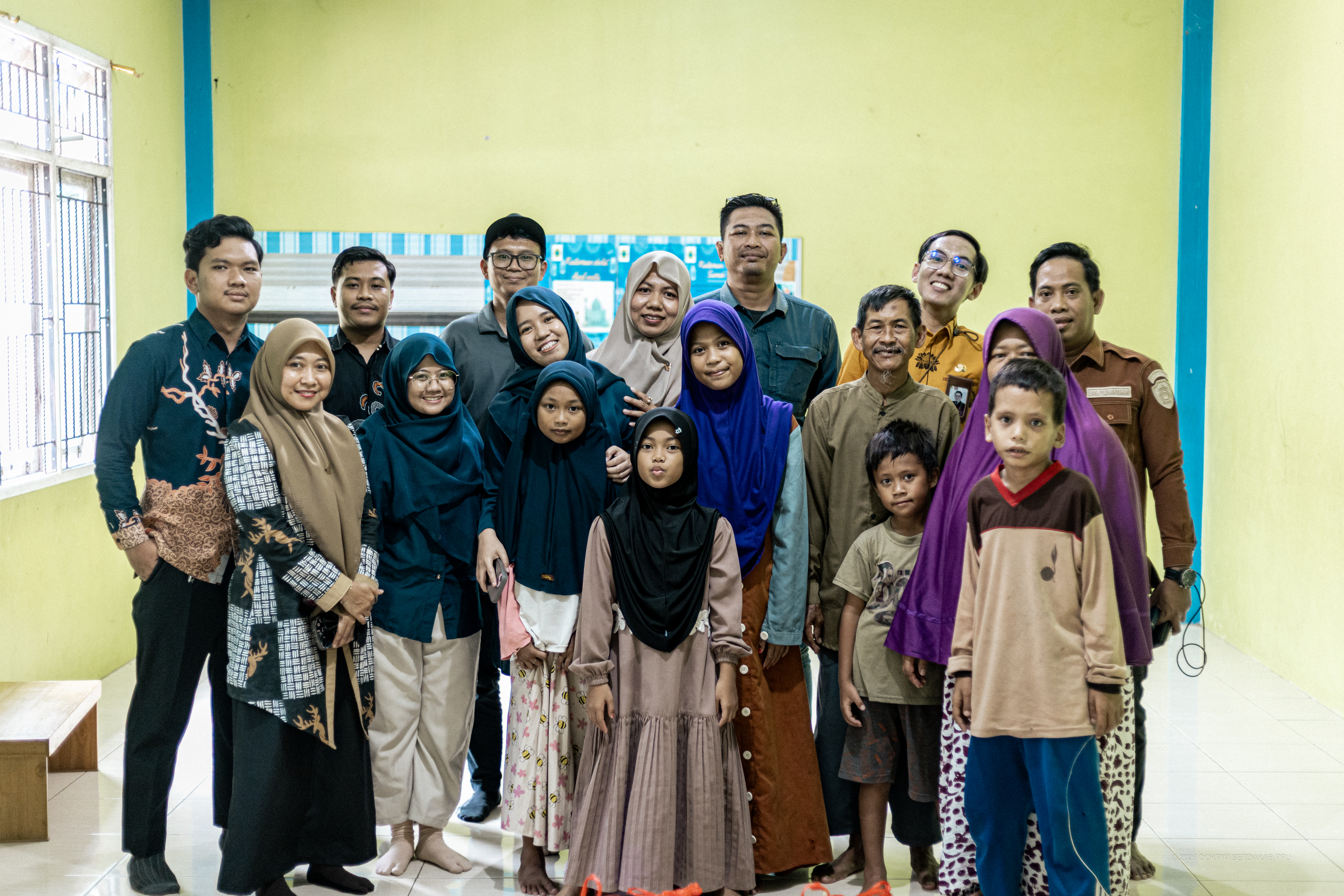 Humas Setkab PPU Berbagi Kebahagiaan Bersama Anak Panti Asuhan