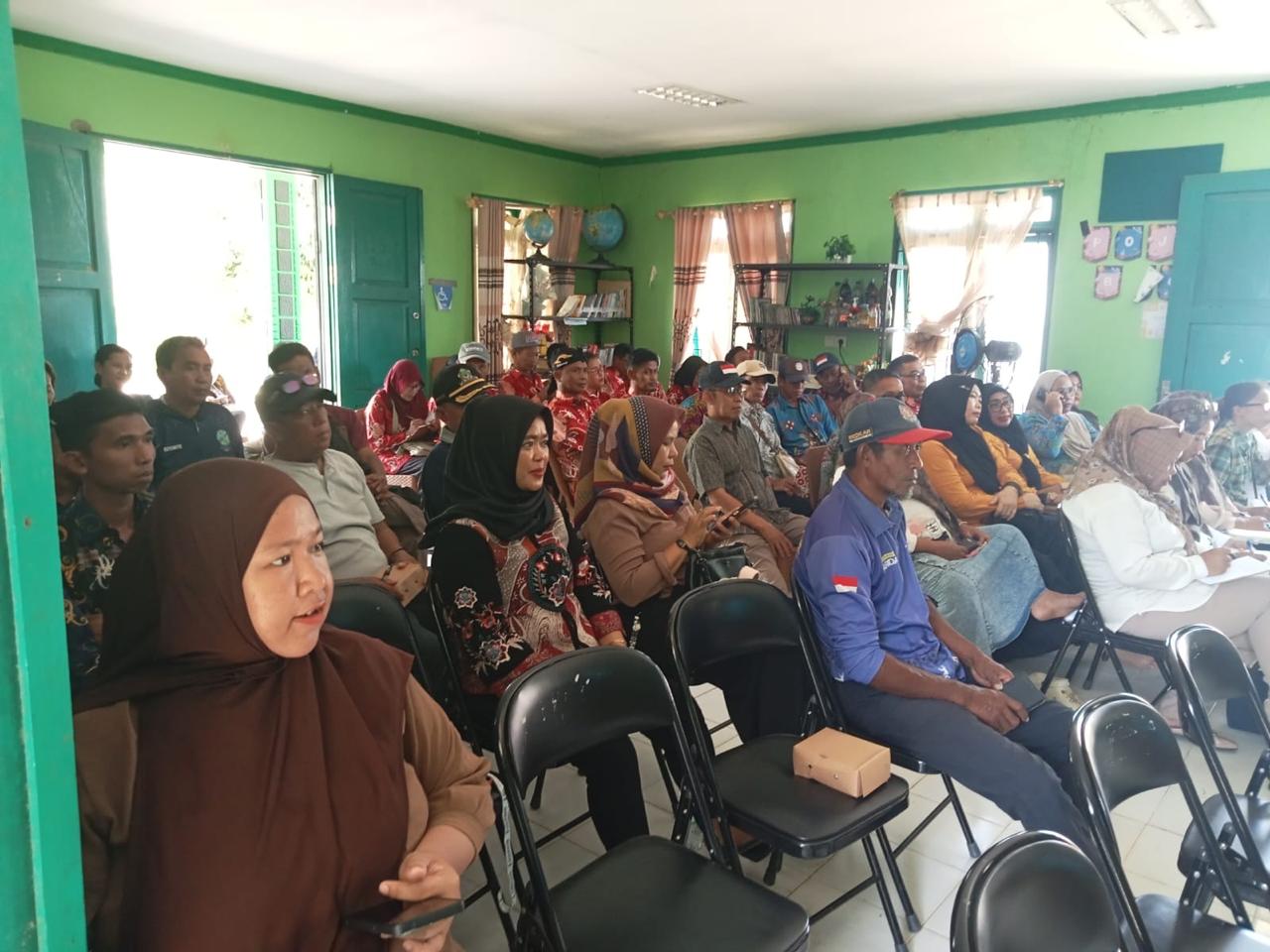 Disdukcapil PPU Aktivasi IKD bagi Panitia SPMB di SMK Negeri 2 Penajam
