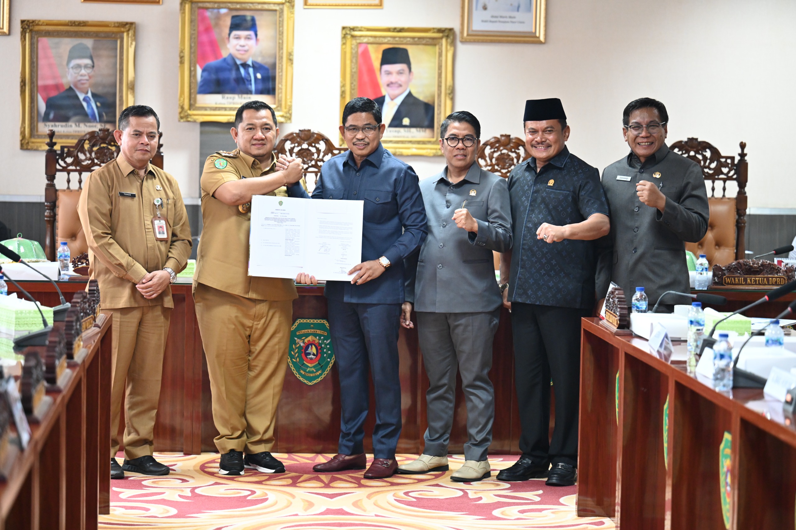Bupati PPU Mudyat Noor Sampaikan Pendapat Akhir atas Perubahan Perda Pajak dan Retribusi Daerah