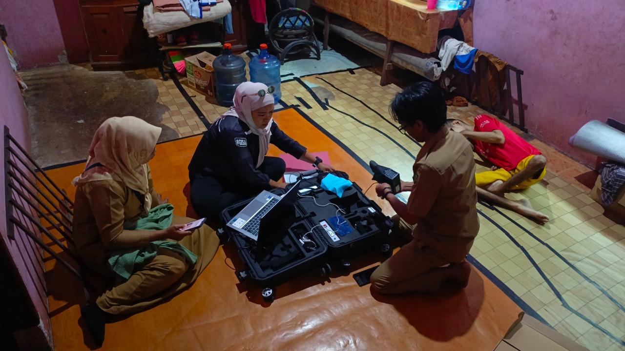 Disdukcapil PPU Jemput Bola Perekaman Warga Disabilitas di Kelurahan Gunung Steleng